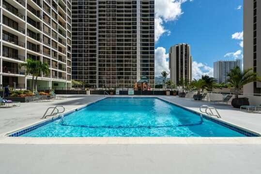 Deluxe Panoramic Mountain View Condo - 37Th Floor, Free Parking & Wifi Condo Honolulu Dış mekan fotoğraf